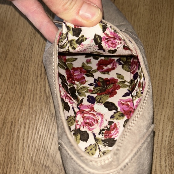 Forever 21 Floral Women’s Shoes - Picture 7 of 7